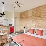 Apartment Center Of Paris By Studio Prestige