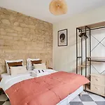 Apartment Center Of Paris By Studio Prestige